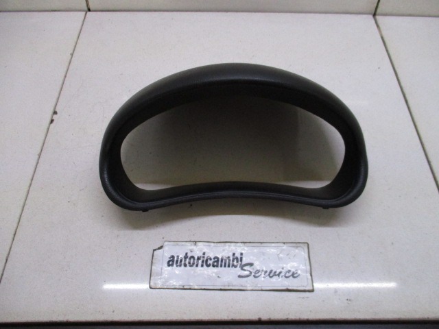 MITTELKONSOLE OEM N. 9640523577 GEBRAUCHTTEIL PEUGEOT 206 / 206 CC (2003 - 10/2008) BENZINA HUBRAUM 14 JAHR. 2006