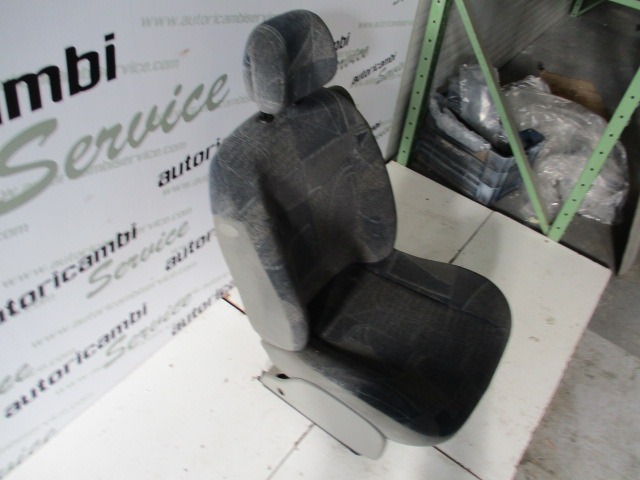 SITZ FAHRERSITZ AIRBAGSITZ RECHT OEM N. 15762 SEDILE ANTERIORE DESTRO TESSUTO GEBRAUCHTTEIL RENAULT SCENIC/GRAND SCENIC (1999 - 2003) DIESEL HUBRAUM 19 JAHR. 2000