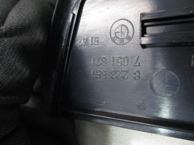 SEITENVERKLEIDUNG FUSSRAUM OEM N. 8223551 GEBRAUCHTTEIL BMW SERIE 7 E65/E66/E67/E68 LCI RESTYLING (2005 - 2008) DIESEL HUBRAUM 30 JAHR. 2005