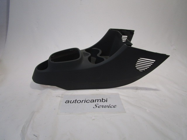 TUNNELOBJEKTHALTER OHNE ARMLEHNE OEM N. 58811-0H010 GEBRAUCHTTEIL TOYOTA AYGO (2005 - 2009) BENZINA HUBRAUM 10 JAHR. 2008