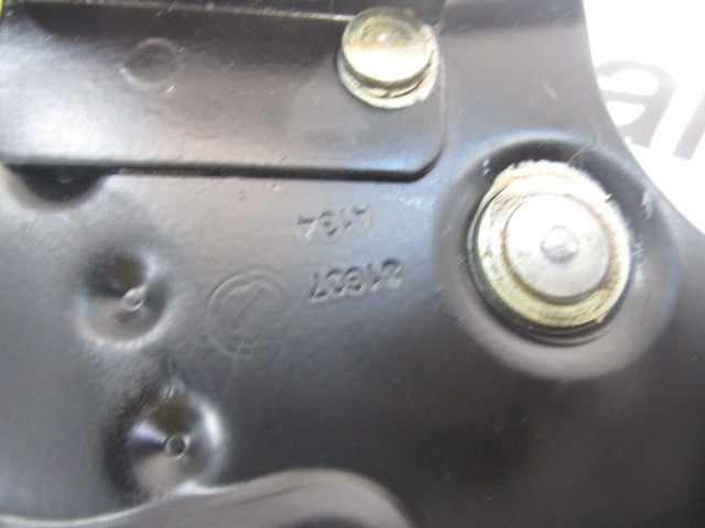 FESTSTELLBREMSE/BETATIGUNG OEM N. 156017887 GEBRAUCHTTEIL ALFA ROMEO 166 936 (1998 - 2003) DIESEL HUBRAUM 24 JAHR. 2001