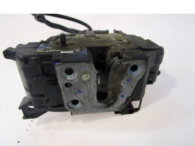 ZENTRALVERRIEGELUNG HINTEN RECHTS OEM N. 8200300129 GEBRAUCHTTEIL RENAULT CLIO (05/2009 - 2013) BENZINA HUBRAUM 12 JAHR. 2012