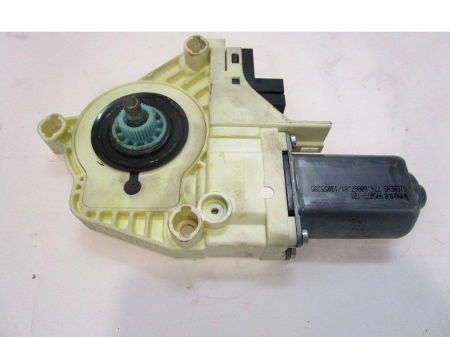 WINDSCHUTZSCHEIBEN-FRONTTUR OEM N. 4F0959802B GEBRAUCHTTEIL AUDI A6 C6 4F2 4FH 4F5 BER/SW/ALLROAD (07/2004 - 10/2008) DIESEL HUBRAUM 30 JAHR. 2005