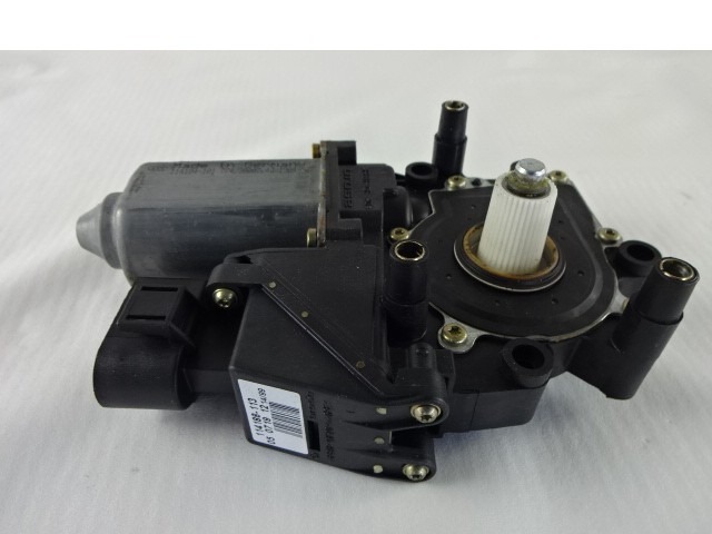 FENSTERMOTOR HINTEN OEM N. 8D0959802E GEBRAUCHTTEIL AUDI A4 B5 BER/SW (1994 - 12/2000) BENZINA/GPL HUBRAUM 18 JAHR. 1999