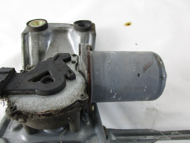 WINDSCHUTZSCHEIBEN-WISCHERMOTOR OEM N. 96FG-17504-AB GEBRAUCHTTEIL FORD FIESTA (1995 - 1999)BENZINA HUBRAUM 12 JAHR. 1997