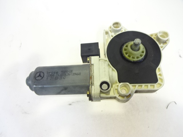 FENSTERMOTOR HINTEN OEM N. A2118202342 GEBRAUCHTTEIL MERCEDES CLASSE E W211 BER/SW (03/2002 - 05/2006) DIESEL HUBRAUM 32 JAHR. 2005