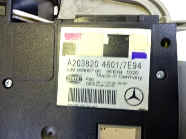 INNENLESELEUCHTE VORNE OEM N. A2038204601 GEBRAUCHTTEIL MERCEDES CLASSE C W203 BER/SW (2000 - 2007) DIESEL HUBRAUM 22 JAHR. 2004