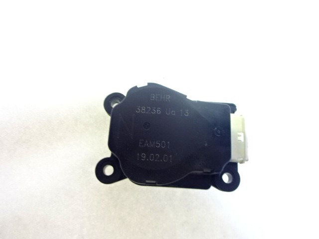 SATZ KLEINTEILE/STELLHEBEL KLIMAGERAT OEM N. 38236U GEBRAUCHTTEIL PEUGEOT 206 / 206 CC (1998 - 2003) BENZINA HUBRAUM 16 JAHR. 2001