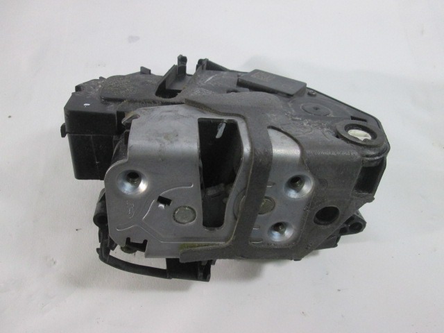 ZENTRALVERRIEGELUNG HINTEN RECHTS OEM N. 8A6AA26412AE GEBRAUCHTTEIL FORD FIESTA (09/2008 - 11/2012) BENZINA HUBRAUM 12 JAHR. 2010