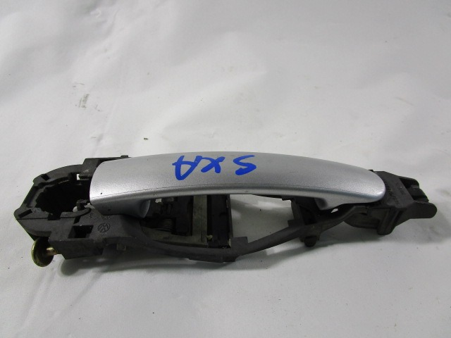 LINKS VORDERER TURGRIFF OEM N. 3B0837895 GEBRAUCHTTEIL VOLKSWAGEN POLO (10/2001 - 2005) BENZINA HUBRAUM 14 JAHR. 2002