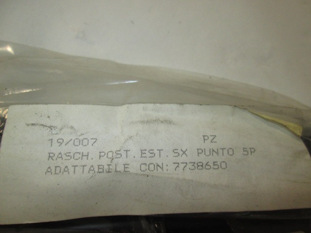LEISTE SEITENSCHEIBE  OEM N. 7738650 GEBRAUCHTTEIL FIAT PUNTO 176 MK1 (1993 - 08/1999) BENZINA HUBRAUM 11 JAHR. 1998