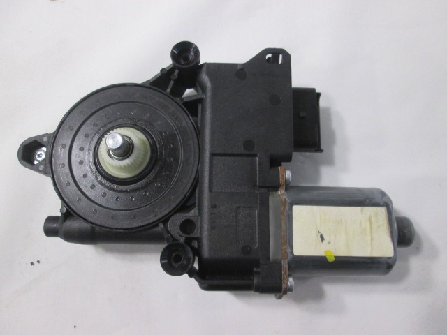 WINDSCHUTZSCHEIBEN-FRONTTUR OEM N. 1368331080 GEBRAUCHTTEIL FIAT QUBO (DAL 2008) BENZINA/METANO HUBRAUM 14 JAHR. 2014