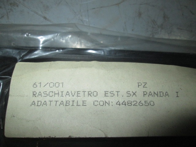 LEISTE SEITENSCHEIBE  OEM N. 4482650 GEBRAUCHTTEIL FIAT PANDA 141 (1980 - 1986) HUBRAUM BENZINA 0.9 JAHR. 1980