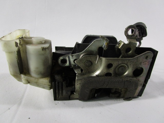 ZENTRALE VERRIEGELUNG DER RECHTEN VORDEREN TUR OEM N. 46535997 GEBRAUCHTTEIL FIAT PUNTO 188 188AX MK2 (1999 - 2003) BENZINA HUBRAUM 12 JAHR. 2002