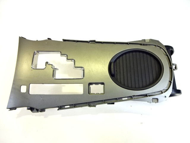 ANBAUTEILE MITTELKONSOLE OEM N. 58805-05090 GEBRAUCHTTEIL TOYOTA AVENSIS BER/SW (2009 - 2015)DIESEL HUBRAUM 22 JAHR. 2011