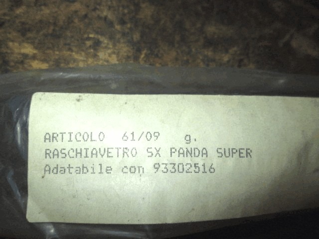 LEISTE SEITENSCHEIBE  OEM N. 93302516 GEBRAUCHTTEIL FIAT PANDA (1986 - 2003) BENZINA HUBRAUM 10 JAHR. 1986