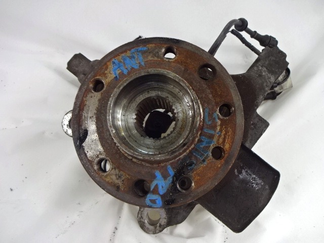 SCHWENKLAGER LINKS / RADNABE MIT LAGER VORNE OEM N. 51748680 GEBRAUCHTTEIL FIAT CROMA (2005 - 10/2007)  DIESEL HUBRAUM 24 JAHR. 2007