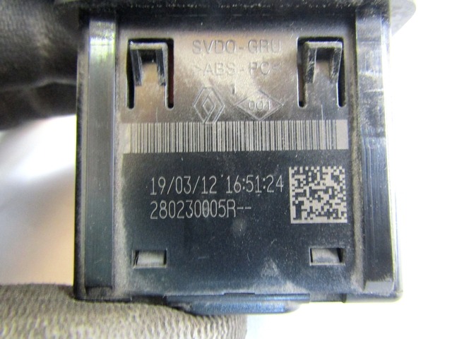 USB / AUX-ANSCHLUSS OEM N. 280230005R GEBRAUCHTTEIL RENAULT KANGOO (2008 - 2013)DIESEL HUBRAUM 15 JAHR. 2012