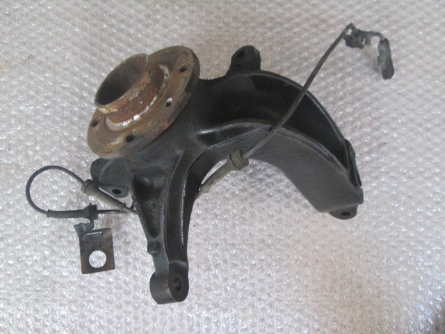 SCHWENKLAGER LINKS / RADNABE MIT LAGER VORNE OEM N. 8200308649 GEBRAUCHTTEIL RENAULT MEGANE BER/GRANDTOUR  (2006 - 2009) DIESEL HUBRAUM 19 JAHR. 2008