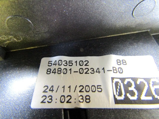 TASTENFELD VORNE RECHTS OEM N. 84801-02341-BO GEBRAUCHTTEIL TOYOTA COROLLA E120/E130 (2000 - 2006) DIESEL HUBRAUM 20 JAHR. 2006