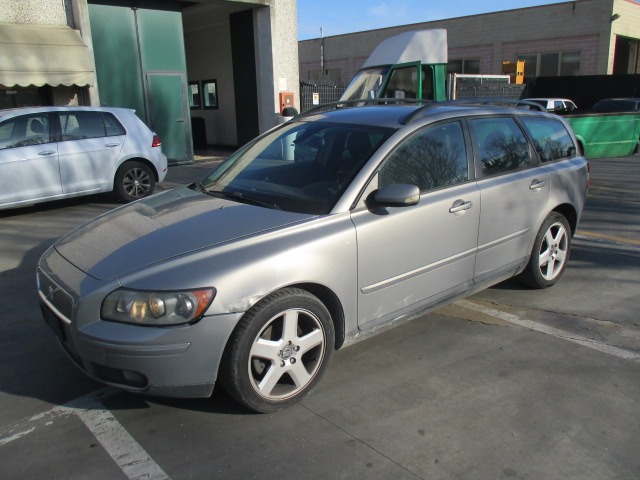 VOLVO V50 2.0 100KW 5P D 6M (2005) RICAMBI IN MAGAZZINO