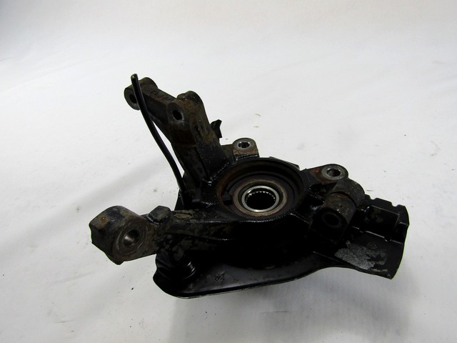 SCHWENKLAGER LINKS / RADNABE MIT LAGER VORNE OEM N. 50702486 GEBRAUCHTTEIL LANCIA MUSA MK1 350 (2004 - 2007) DIESEL HUBRAUM 13 JAHR. 2007