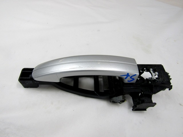 LINKS VORDERER TURGRIFF OEM N. 1305822 GEBRAUCHTTEIL FORD FOCUS BER/SW (2008 - 2011) DIESEL HUBRAUM 16 JAHR. 2008