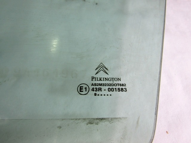 TURSCHEIBE VORNE LINKS OEM N. 9201A9 GEBRAUCHTTEIL CITROEN C3 / PLURIEL (09/2005 - 11/2010) BENZINA/GPL HUBRAUM 11 JAHR. 2009