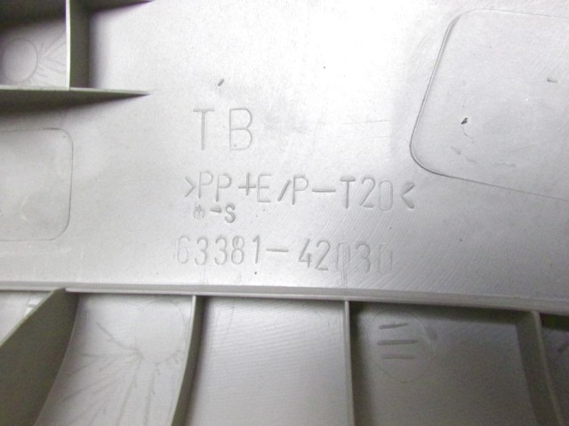 PORT-GLASER OEM N. 63381-42030 GEBRAUCHTTEIL TOYOTA RAV 4 (2000 - 2006) DIESEL HUBRAUM 20 JAHR. 2004