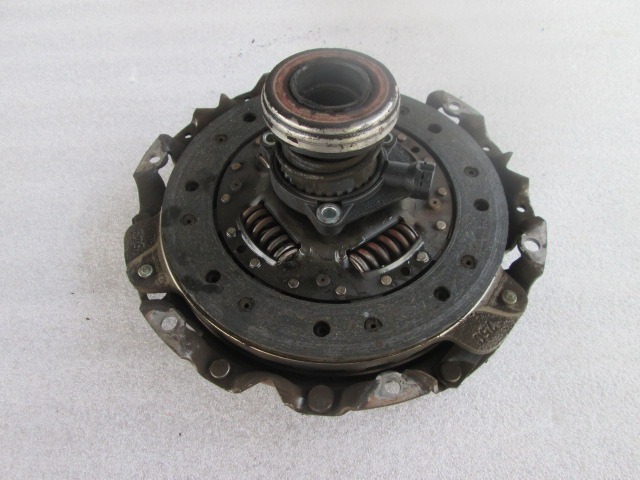 KUPPLUNG OEM N. 24422061 GEBRAUCHTTEIL OPEL CORSA C (10/2000 - 2004) BENZINA HUBRAUM 12 JAHR. 2001