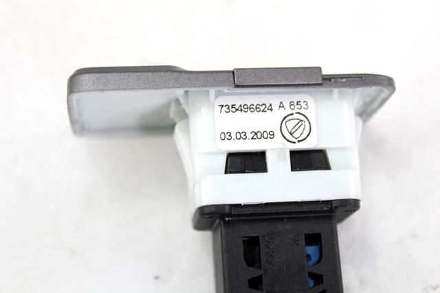 USB / AUX-ANSCHLUSS OEM N. 735496624 GEBRAUCHTTEIL LANCIA DELTA 844 MK3 (2008 - 2014) DIESEL HUBRAUM 16 JAHR. 2009