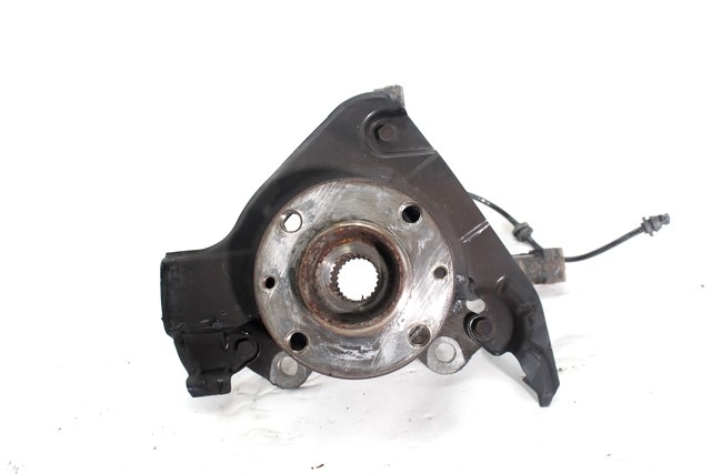 SCHWENKLAGER LINKS / RADNABE MIT LAGER VORNE OEM N. 50702487 GEBRAUCHTTEIL LANCIA Y YPSILON 843 (2006 - 2011) DIESEL HUBRAUM 13 JAHR. 2011