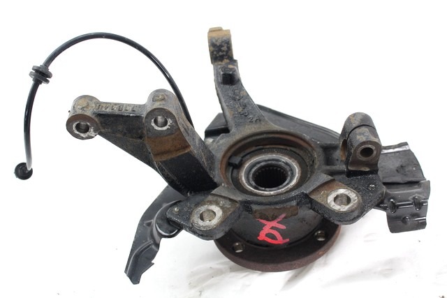 SCHWENKLAGER LINKS / RADNABE MIT LAGER VORNE OEM N. 50702487 GEBRAUCHTTEIL LANCIA Y YPSILON 843 (2006 - 2011) DIESEL HUBRAUM 13 JAHR. 2011