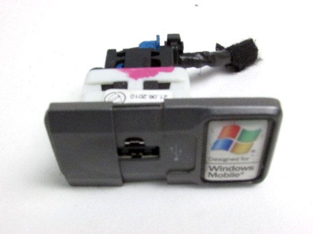 USB / AUX-ANSCHLUSS OEM N. 735496624 GEBRAUCHTTEIL LANCIA DELTA 844 MK3 (2008 - 2014) DIESEL HUBRAUM 16 JAHR. 2011