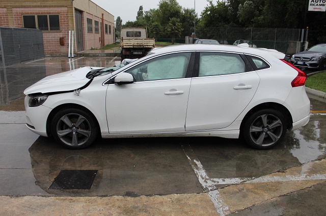 VOLVO V40 1.6 D 84KW 6M 5P (2012) RICAMBI IN MAGAZZINO