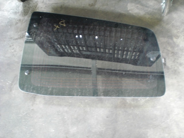 Mitsubishi Pajero 2.5 GLS 3P FIXED GLASS hinten rechts MR750275