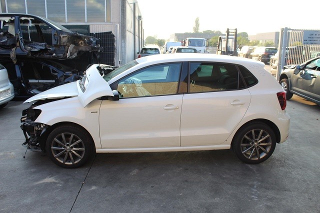 VOLKSWAGEN POLO 1.2 B 66KW 5M 5P (2015) RICAMBI IN MAGAZZINO