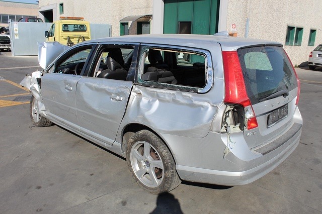 VOLVO V70 SW 2.0 D 120KW AUT 5P (2012) RICAMBI IN MAGAZZINO