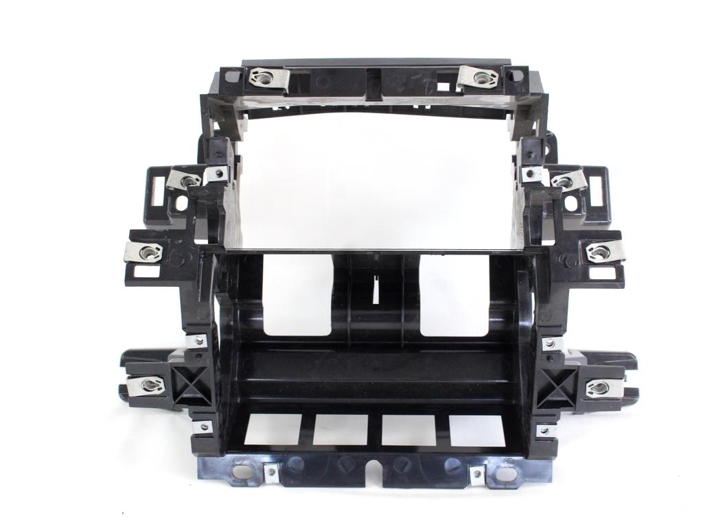 BJ32-04326-AA MASCHERINA INTERNA CRUSCOTTO SUPPORTO SISTEMA DI NAVIGAZIONE SATELLITARE LAND ROVER RANGE ROVER EVOQUE L538 2.2 D 4X4 140KW 6M 5P (2013) RICAMBIO USATO 