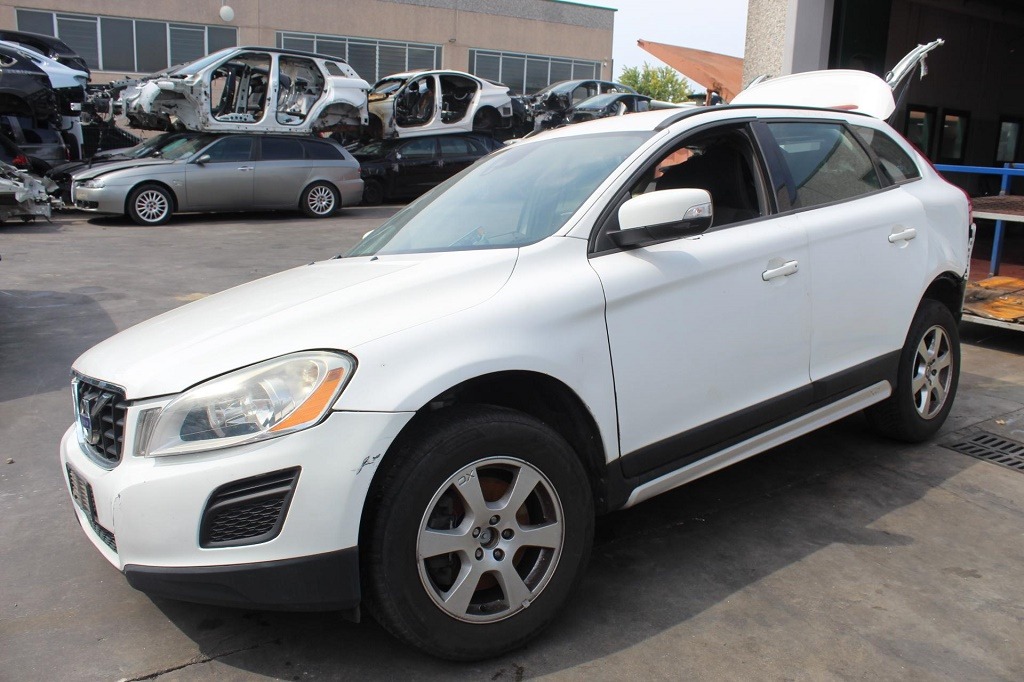 VOLVO XC60 2.0 D 120KW 6M 5P (2012) RICAMBI IN MAGAZZINO