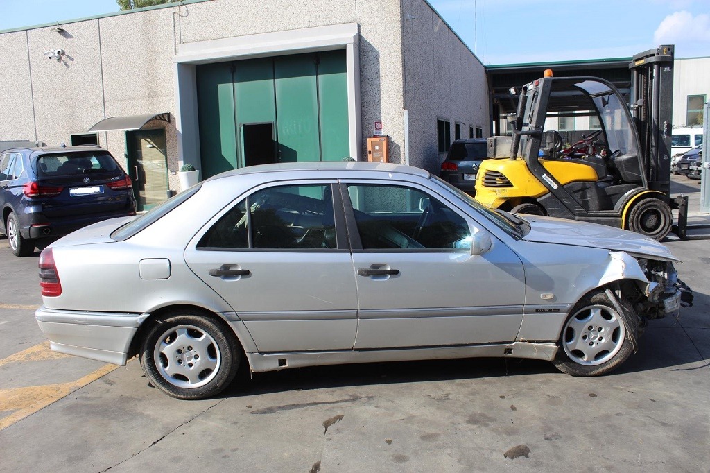 MERCEDES CLASSE C 220 CDI W202 2.2 D 92KW 5M 4P (1999) RICAMBI USATI AUTO IN MAGAZZINO