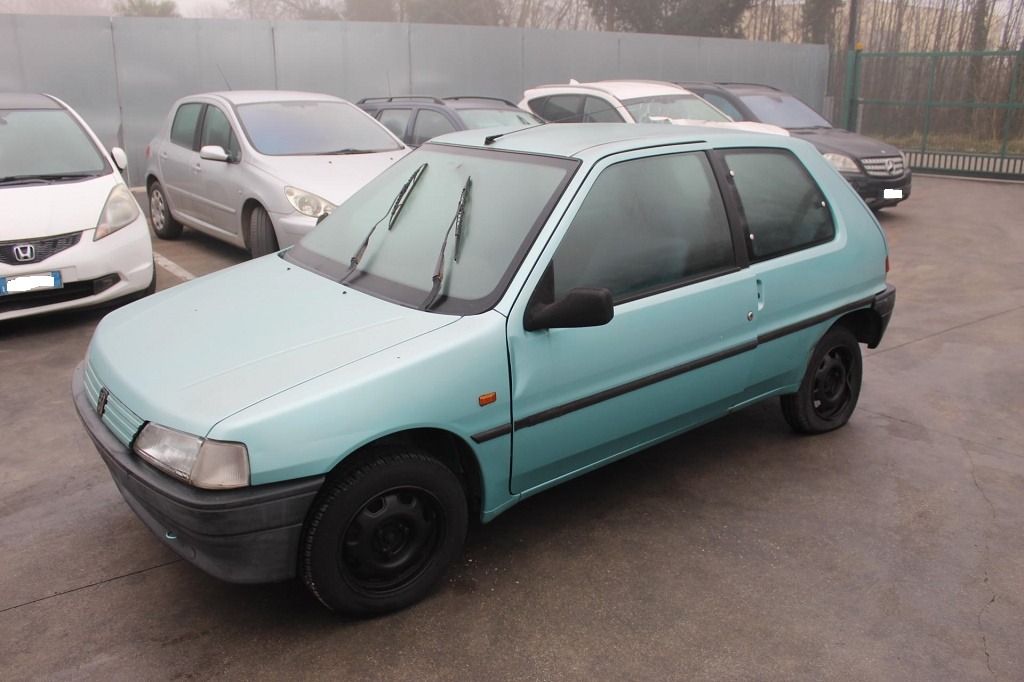 PEUGEOT 106 1.0 B 37KW 5M 3P (1996) RICAMBI USATI AUTO IN PIAZZALE 