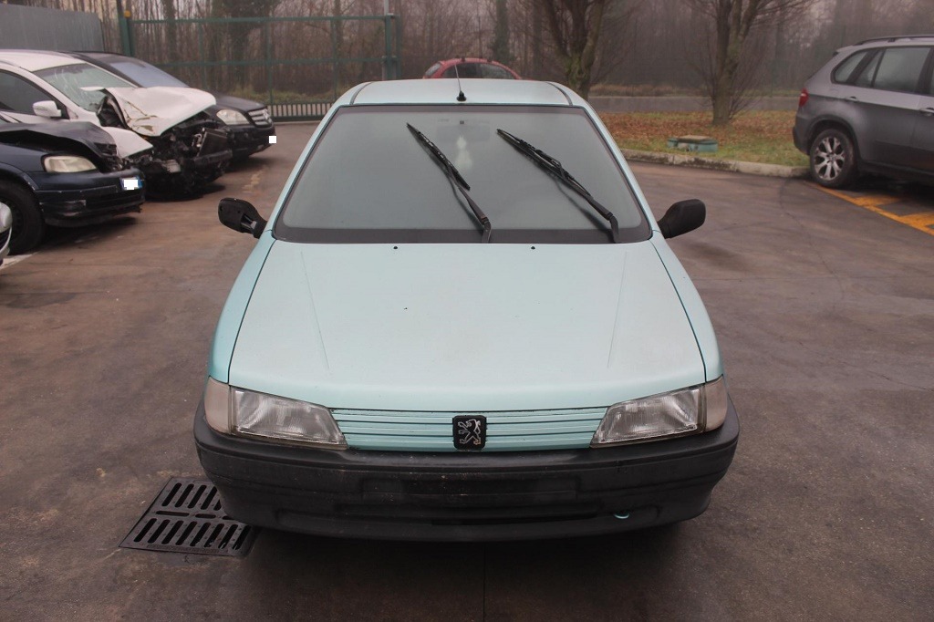 PEUGEOT 106 1.0 B 37KW 5M 3P (1996) RICAMBI USATI AUTO IN PIAZZALE 