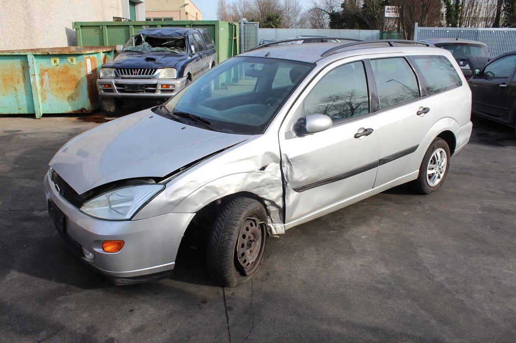 FORD FOCUS SW 1.6 B 74KW 5M 5P (2001) RICAMBI USATI AUTO IN PIAZZALE 