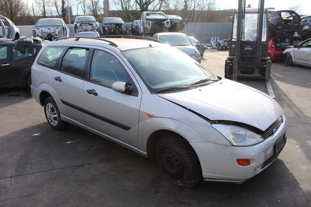 FORD FOCUS SW 1.6 B 74KW 5M 5P (2001) RICAMBI USATI AUTO IN PIAZZALE 