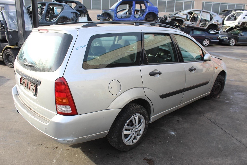 FORD FOCUS SW 1.6 B 74KW 5M 5P (2001) RICAMBI USATI AUTO IN PIAZZALE 