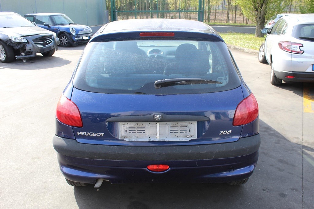 PEUGEOT 206 1.4 B 55KW 5M 5P (1999) RICAMBI USATI AUTO IN PIAZZALE 