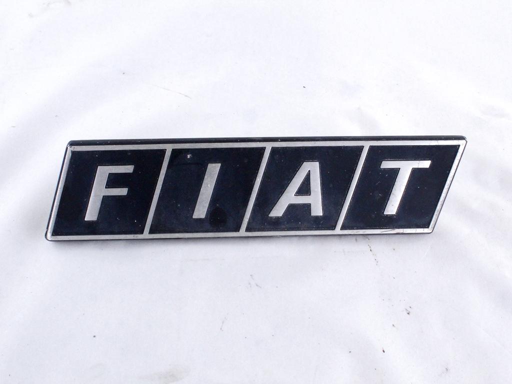 9067728 LOGO FREGIO STEMMA MASCHERINA GRIGLIA PARAURTI ANTERIORE IVECO DAILY 35-8 2.5 D 53KW 5M 2P (1982) RICAMBIO USATO