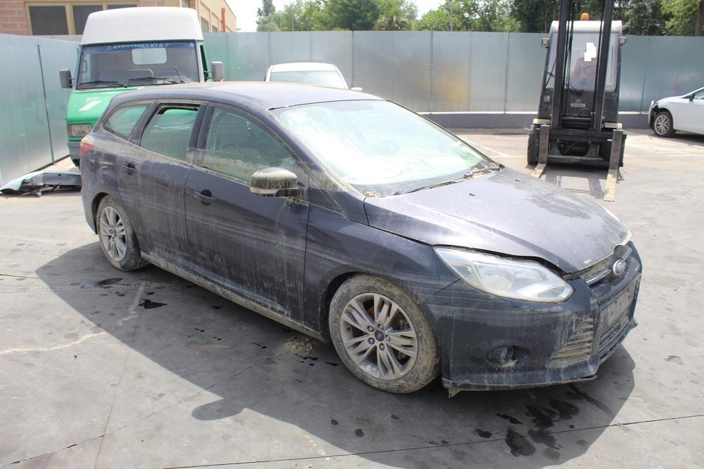 FORD FOCUS SW 1.6 D 85KW 6M 5P (2012) RICAMBI USATI AUTO IN PIAZZALE 