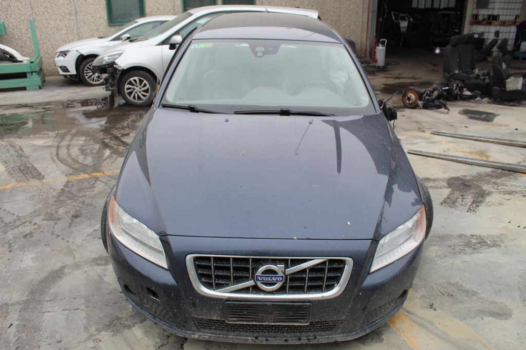 VOLVO V70 SW 2.0 D 120KW AUT 5P (2011) RICAMBI IN MAGAZZINO